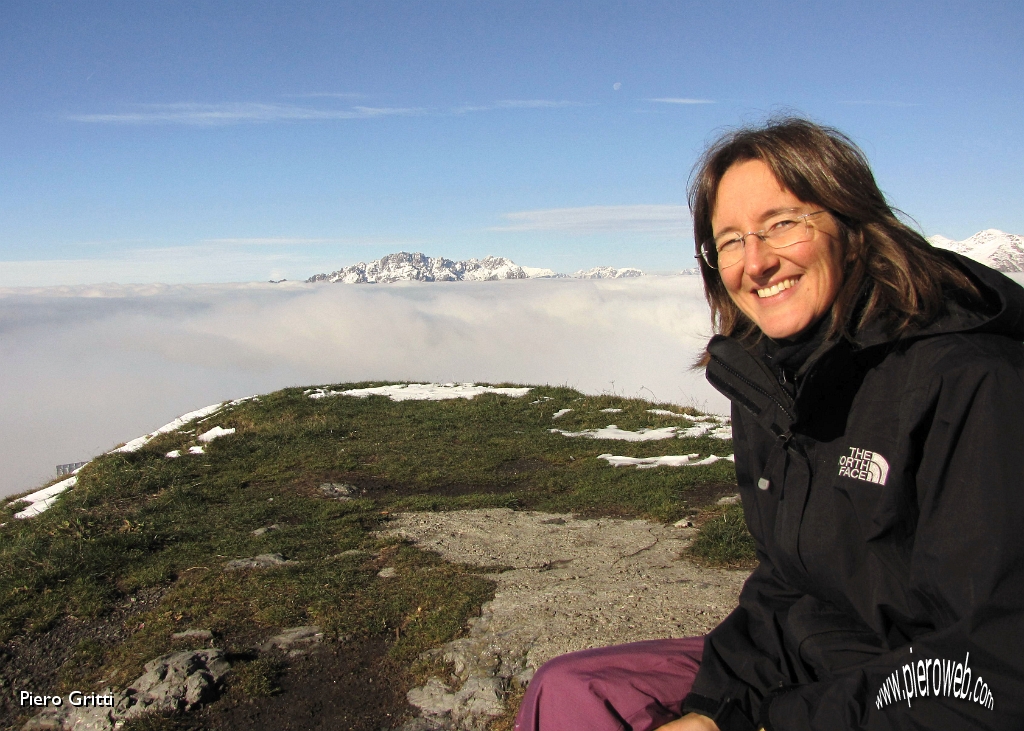 28 Erica e l'Alben sopra la nebbia.JPG